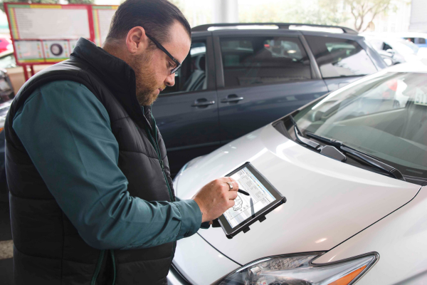 Employee appraising a vehicle